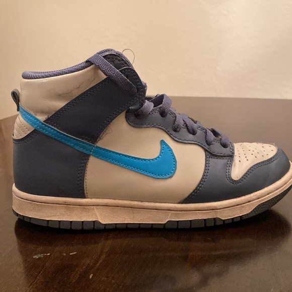 Nike dunk high top. Big kids size 6. White diffused blue blue lightning. - Picture 7 of 9